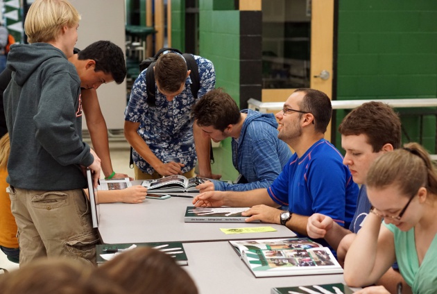 yearbook_signing_118s